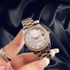 Reloj de Cuarzo con Calendario Incrustado de Diamantes para Moda en Vivo de Tiktok Correa de Acero Nuevo Estilo Reloj Elegante de Lujo Ligero para Mujeres