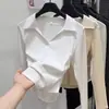 Camiseta blanca de manga larga con cuello polo estilo coreano para mujer, nueva colección de primavera, con silueta ajustada, detalles fruncidos y cintura ceñida, perfecta como capa base o top