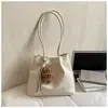 Bolsa Tote Grande Capacidade Retrô Feminina 2026 Nova Casual para o Dia a Dia Bolsa de Ombro Único Moda Mais Vendida Bolsa de Axila Transfronteiriça