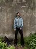 Sudadera con capucha estilo americano Y2K, con estampado de cruz degradado desgastado, bordes deshilachados y cremallera, prenda unisex