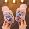 Pantuflas de algodón para niñas, pantuflas de suelo cálidas de felpa gruesa estilo padre-hijo, pantuflas de algodón para el hogar con dibujos animados, disponibles para venta al por mayor