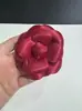Acessório de Moda de Seda de Alta Qualidade 8cm Flor de Camélia Ultra-Resistente com Broche e Presilha Dupla Utilização