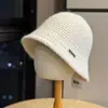 Nuevo sombrero de pescador de punto a rayas degradadas de otoño e invierno para mujer, sombrero de cubo de lana colorido, sombrero de cubo de bloqueo de color de moda estilo coreano