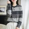 Otoño Invierno Nuevo 2026 Cardigan de Punto Redondo Retro con Piel de Mapache de Manga Larga para Mujer Bloque de Color Holgado Prenda Exterior