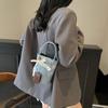 Bolsa Balde Transversal de Ombro Único Casual Simples e Fresca Retrô Moderna 2025 Nova Moda Nicho