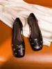 2026 Nuevos Zapatos Individuales Retro Franceses de Piel con Punta Cuadrada y Escote Bajo para Mujer Tacón Grueso Slip-Ons Combinar con Faldas Sensación de Alta Gama