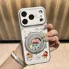 Suporte Rotativo Crayon Shin-Chan Feito de Pele de Cordeiro Adequado para Apple 17 Pro Capa de Celular Cartoon 16 iPhone 15 Diversão Infantil