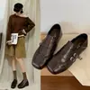 Zapatos de vestir de una sola pieza de punta cuadrada de cuero pequeños mocasines sin cordones otoño 2026 estilo británico zapatos de mujer versátiles estilo nuevo hebilla