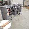 Mango de azada de madera con mango cruzado, lijadora de palos de madera, máquina totalmente automática de 1.7 m para mango de azada, máquina pequeña de cuatro estaciones para palos redondos en stock
