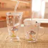Taza de vidrio con pajita, taza de agua con estampado de fresas de dibujos animados para niñas, taza de jugo para el hogar con tapa