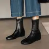 Botines sencillos versátiles de otoño e invierno, comercio exterior transfronterizo, botas elásticas negras de talla grande con aumento interno de altura, botines de moda de punta redonda de color blanco roto