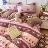 Juego de ropa de cama de cuatro piezas con forro polar para invierno, con tejido de leche polar suave, cómodo y de alta densidad, y un juego de sábanas de tres piezas con temática de cachorros de lunares