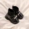 Meias sapatinho para bebê menina para outono e inverno, botinhas curtas antiderrapantes, sapatos para bebê andar, sapatilhas de sola macia para meninas, sapatinhos de couro de princesa