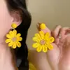 Escuchando el viento, pasos ligeros, chifón amarillo, flecos de pétalos, aretes para mujer, vacaciones en la playa, aretes exagerados, aretes únicos y hermosos
