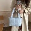 Bolsa tote simples e moderna transfronteiriça para mulheres, novo modelo de verão 2026, bolsa de ombro xadrez de cor sólida, bolsa versátil de ombro