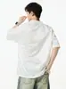 Camiseta Informal Versátil con Estampado de Moda Estilo Americano Cuello en V Rayas Letras Marca Streetwear Manga Corta