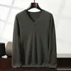 Suéter masculino de cashmere com gola V, estilo pullover, malha lisa de 12 pontos, manga longa, top de base, novo modelo outono e inverno