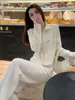 Conjunto Deportivo Casual de Moda Inspirado en Chanel para Mujer, Nuevo Conjunto de Dos Piezas de Chaqueta Corta con Pantalones Anchos Fluidos para Primavera y Otoño, Moderno