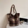 Bolsa de Ombro Tote Feminina Shuai Mijia 2026 Nova Retrô Minimalista Texturizada Estilosa com Grande Capacidade