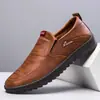 Atacado transfronteiriço de sapatos masculinos de couro, PU com sola macia, confortáveis e casuais, mocassins slip-on da moda com sola de borracha