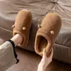 Pantuflas de algodón esponjoso para mujer, nuevo estilo lindo de otoño e invierno, zapatos de felpa de algodón cálidos antideslizantes para el hogar en pareja