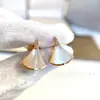 Brincos de Alta Qualidade em Formato de Saia Baojia, Brincos de Madrepérola Branca de Alta Qualidade para Mulheres, Brincos Espessos com Banho de Ouro Rosa 18K Cravejados de Diamantes em Formato de Leque Ins