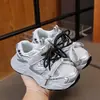 Zapatos para niñas 2026 nuevos modelos de primavera y otoño, zapatos para niños, zapatillas, zapatos tipo papá de primavera y verano para niños, zapatos de malla para bebés, zapatos para niños grandes