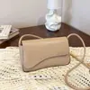 Bolsa feminina transfronteiriça 2026, bolsa de mão simples e bolsa transversal, bolsa quadrada pequena versátil, bolsa de ombro de alta qualidade, bolsa feminina de cor sólida