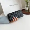 Nova Carteira Feminina de Comércio Exterior Pu Acolchoada Bordada Longa Clutch Moda Europeia e Americana Grande Capacidade Porta-Moedas para Celular