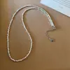 Lujo Ligero y Sensación de Alta Gama, Collar de Cadena Plateada para Mujer, Cadena de Clavícula en Capas de Titanio y Acero con Perlas, Exquisito y Versátil de Nicho