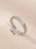 Anel feminino triângulo diamante com nicho de diamante moda personalidade europeia e americana aço titânio é realmente simples joia estilo frio