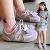Zapatos Deportivos para Niñas Dibujo Animado Gato KT 2026 Nuevos Lindos Zapatos para Niños Antideslizantes Zapatos para Bebé Niña Suela Suave Zapatos de Entrenamiento Alemanes