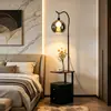 Lámpara de pie de lujo ligero estilo italiano para dormitorio junto a la cama, integrada con una lámpara de mesa de almacenamiento de ambiente de alta gama para la sala de estar junto al sofá