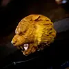 Tallado en Madera de Ciprés de Acantilado, Este Poderoso Colgante de Cabeza de Tigre es Adecuado para Llevar como Adorno de Mano o Adorno Colgante para Coche, Perfecto para Realzar el Aura de Fuerza y Autoridad