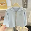 Ropa de protección solar para niños, seda de hielo, nuevo estilo 2023, ropa para niñas, chaqueta ligera de verano con dibujos animados para niños y niñas.