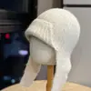 Ins sombrero de punto de color sólido cálido con protección para las orejas para mujer otoño invierno correa de corbata sombrero de lana moda engrosado sombrero de aviador Ushanka moderno