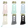Calcetines de yoga coloridos de cordones para primavera y verano, con dedos separados, antideslizantes, tipo calcetín de barco de cinco dedos para entrenamiento de Pilates, calcetines deportivos para exteriores para mujer