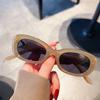 Gafas de sol estilo coreano 2024 con montura pequeña ovalada negra retro, nuevas gafas de sol estilo ojo de gato de alta gama europeas y americanas para mujer