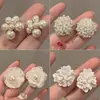 Brincos de Agulha Prata com Diamantes e Pérolas, Design de Borla em Flor, Brincos Estilosos e Luxuosos com um Toque de Alto Padrão