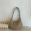 Bolsa pequena de camurça vintage para mulheres, novo estilo 2026, bolsa relaxed fosca estilo bolinho, bolsa de ombro de alto padrão para o outono e inverno