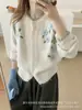 Cárdigan de punto bordado floral con cuello redondo para mujer, nuevo estilo otoño e invierno, holgado, suave, versátil abrigo suéter, top de estilo delicado