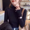 Suéter de invierno grueso para mujer con cuello medio alto, adecuado para usar en capas o solo, hecho de terciopelo Andy, corte ajustado, tejido versátil, disponible para venta al por mayor y dropshipping