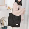 Bolsa de Maquillaje con Flor en Relieve 3D Gran Capacidad Portátil Bolsa de Almacenamiento para Artículos de Tocador Bolso de Viaje de Alta Gama de un Solo Hombro o de Mano