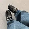 2026 Novo Estilo Mocassins Retrô Francês com Bico Redondo e Fivela de Metal para Mulheres, Sapatos Pequenos de Couro Estilo Britânico, Confortáveis para Mulheres