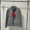 Ganso Transfronterizo Nuevo Clásico Emblema de Círculo Rojo Parche de Punto Cuello Alto Cremallera Chaqueta de Algodón Urbana Ligera Exterior