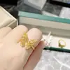 Collar con Colgante de Puntada de Fuego del Cuento de Caperucita Roja Versa para Mujer, Chapado en Oro de 18 Quilates, Diamante de Zirconio Brillante, Mariposa Plegable Múltiple, Aretes