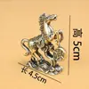 Ornamentação de Cavalo de Guerra de Latão Vintage que Pisa em Dinheiro Novo 2026 Cavalo do Zodíaco Casa Sala de Estar Escritório Ano do Cavalo Decoração de Mesa