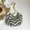 Bolso de Hombro Individual Calado Tejido para Mujer Primavera 2026 Nuevo Bolso Tejido Rayado Casual de Gran Capacidad para Vacaciones en la Playa Estilo Simple