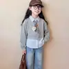 Moletom para primavera e outono de 2026, novo design estilo faculdade, falso duas peças, casual, solto, versátil, blusa de manga longa