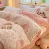Juego de Cuatro Piezas de Flor Estéreo en Relieve Fresca de Leche Polar Invierno Engrosado Cálido Coral Polar Más Terciopelo Ropa de Cama 3